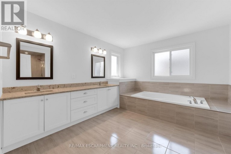 1 ELDERBERRY ROAD, Thorold (Confederation Heights), Ontario, L2V0E7