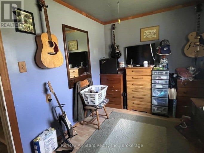 2 ALEXANDER AVENUE, Kawartha Lakes (Fenelon), Ontario, K0M1L0
