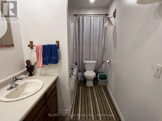 2 ALEXANDER AVENUE, Kawartha Lakes (Fenelon), Ontario, K0M1L0