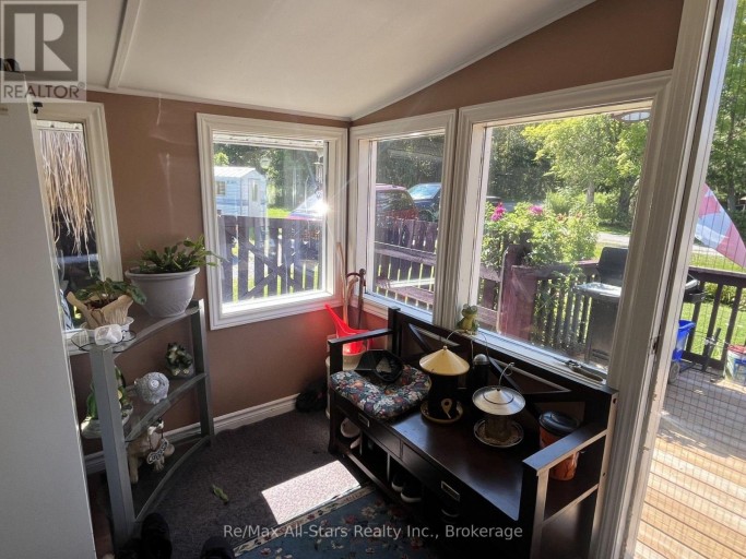 2 ALEXANDER AVENUE, Kawartha Lakes (Fenelon), Ontario, K0M1L0