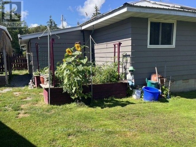 2 ALEXANDER AVENUE, Kawartha Lakes (Fenelon), Ontario, K0M1L0