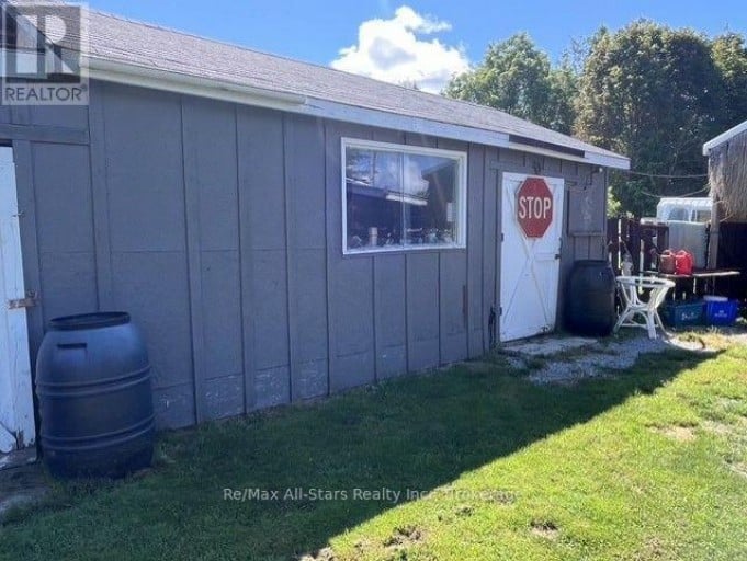 2 ALEXANDER AVENUE, Kawartha Lakes (Fenelon), Ontario, K0M1L0