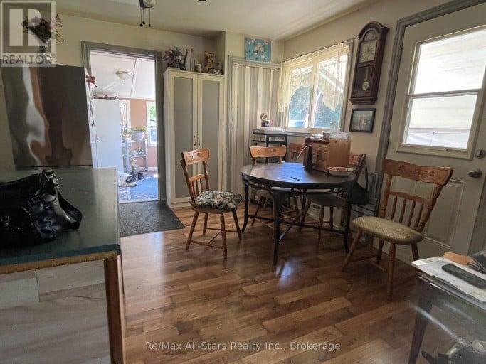 2 ALEXANDER AVENUE, Kawartha Lakes (Fenelon), Ontario, K0M1L0