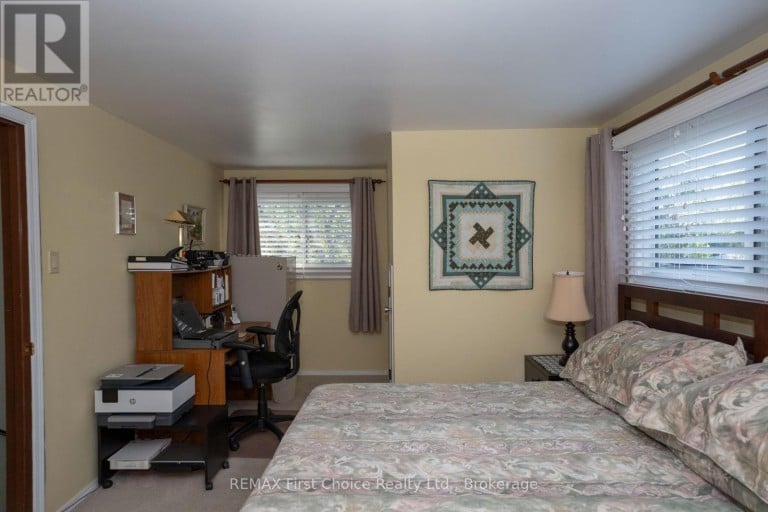 160 WHALEN STREET, Thunder Bay (Grandview), Ontario, P7A7J1