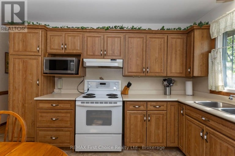 160 WHALEN STREET, Thunder Bay (Grandview), Ontario, P7A7J1