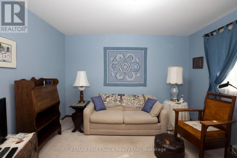 160 WHALEN STREET, Thunder Bay (Grandview), Ontario, P7A7J1