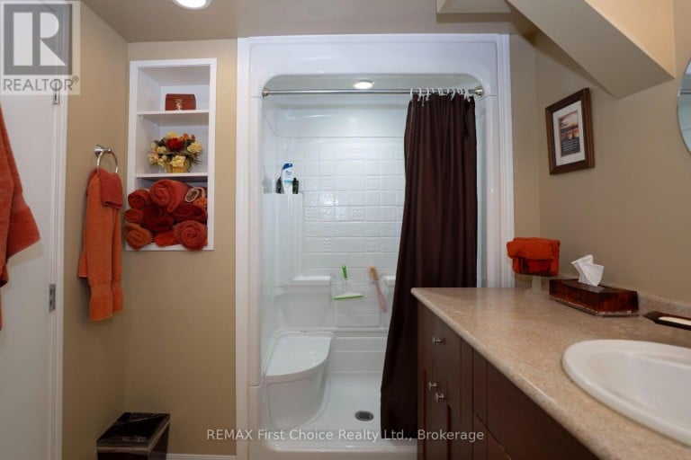 160 WHALEN STREET, Thunder Bay (Grandview), Ontario, P7A7J1