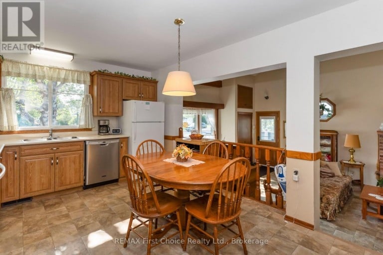 160 WHALEN STREET, Thunder Bay (Grandview), Ontario, P7A7J1