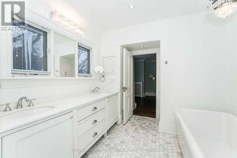 28 DUNVEGAN ROAD, Toronto (Casa Loma), Ontario, M4V2P6