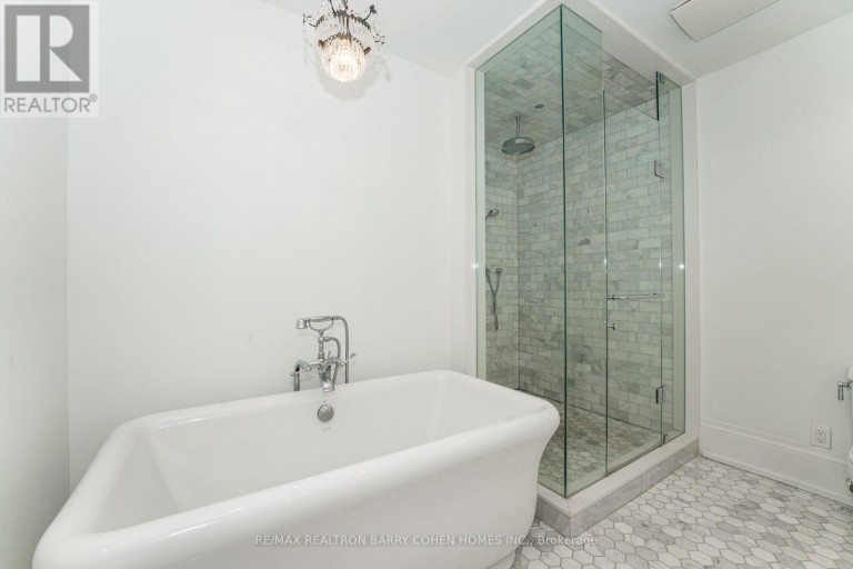 28 DUNVEGAN ROAD, Toronto (Casa Loma), Ontario, M4V2P6