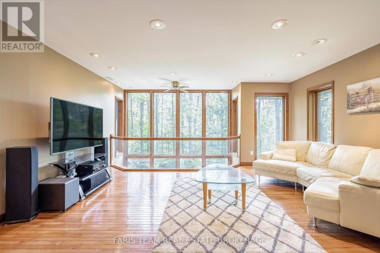 15 SCOTTDALE DRIVE, Oro-Medonte, Ontario, L0L1T0