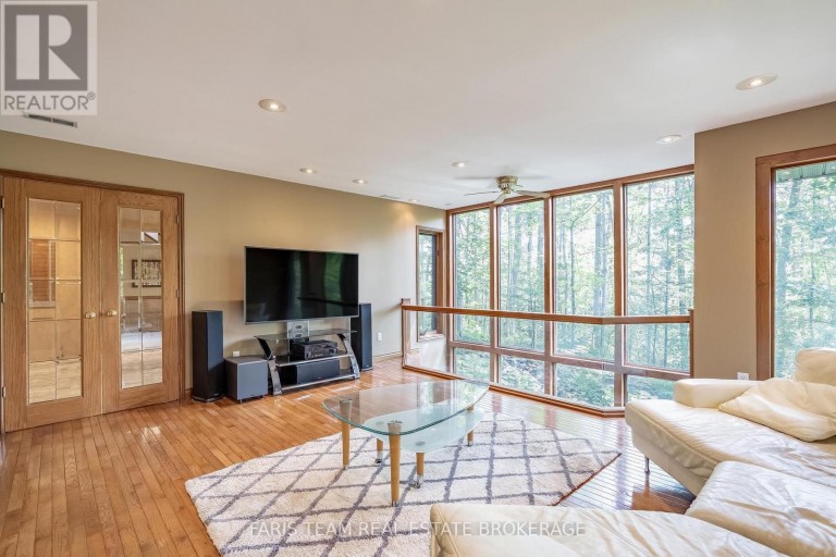 15 SCOTTDALE DRIVE, Oro-Medonte, Ontario, L0L1T0