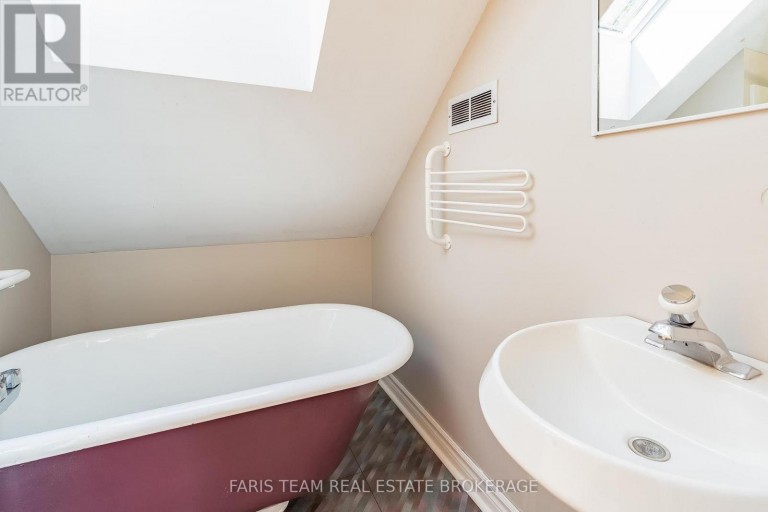 15 SCOTTDALE DRIVE, Oro-Medonte, Ontario, L0L1T0