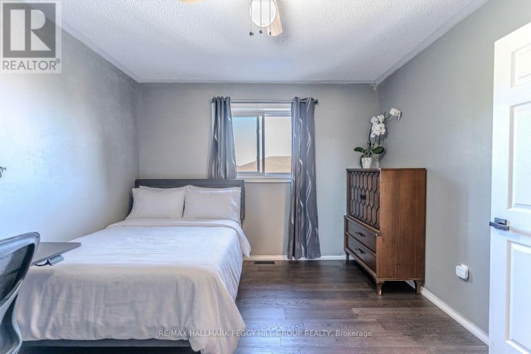 17 BRUCE CRESCENT, Barrie (Bayshore), Ontario, L4N8T8