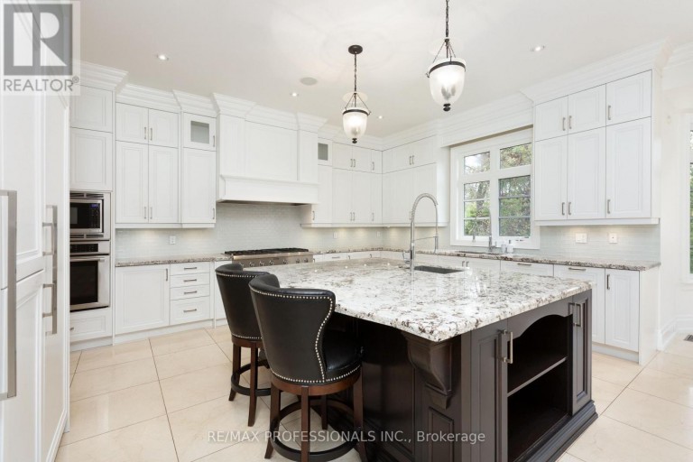 191 EDENBRIDGE DRIVE, Toronto (Edenbridge-Humber Valley), Ontario, M9A3G7