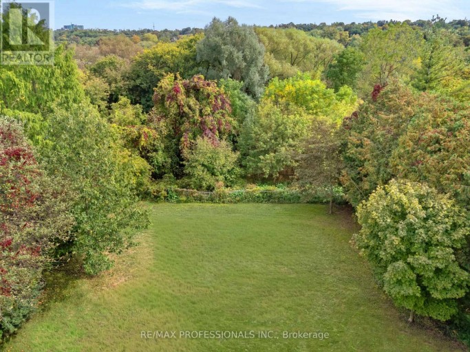 191 EDENBRIDGE DRIVE, Toronto (Edenbridge-Humber Valley), Ontario, M9A3G7