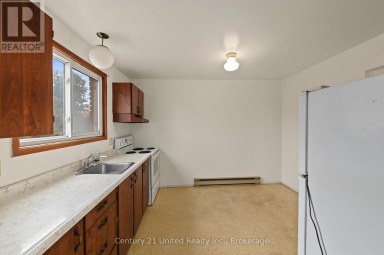 198 AYLMER STREET N Peterborough (Town Ward 3) Ontario photo 15