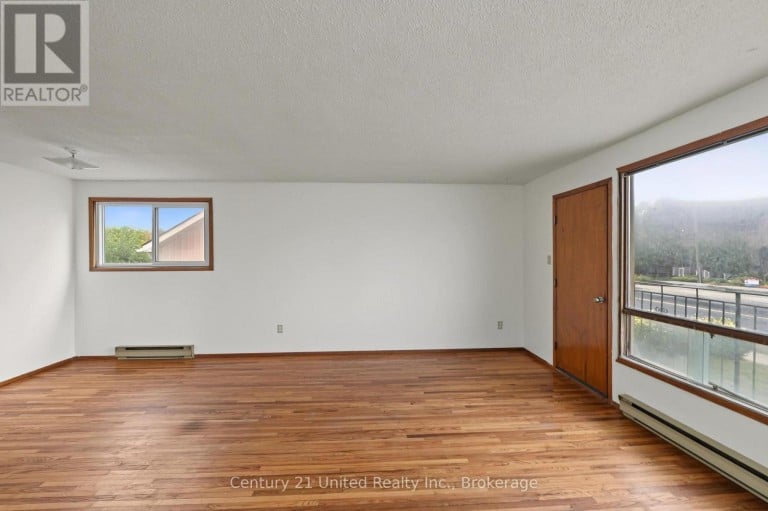 198 AYLMER STREET N, Peterborough (Town Ward 3), Ontario, K9J3K1