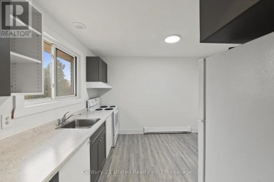 198 AYLMER STREET N Peterborough (Town Ward 3) Ontario photo 2