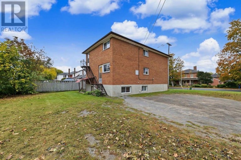 198 AYLMER STREET N, Peterborough (Town Ward 3), Ontario, K9J3K1