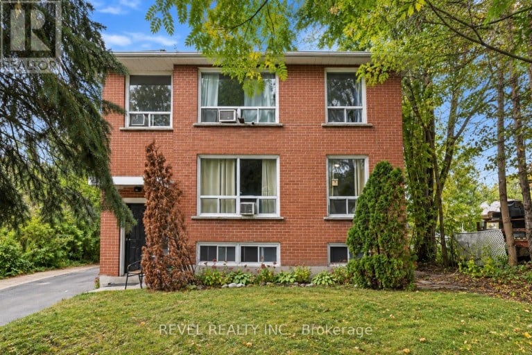 138 INNISFIL STREET, Barrie (Sanford), Ontario, L4N3E7