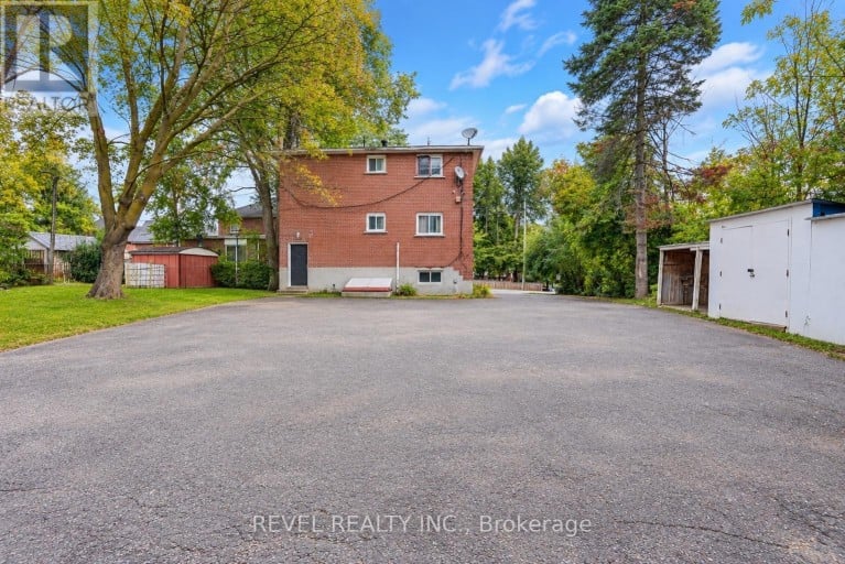 138 INNISFIL STREET, Barrie (Sanford), Ontario, L4N3E7