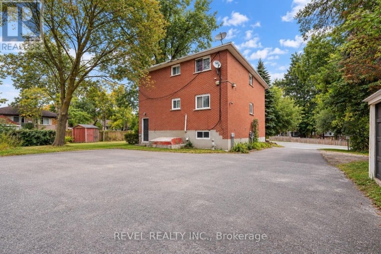 138 INNISFIL STREET, Barrie (Sanford), Ontario, L4N3E7