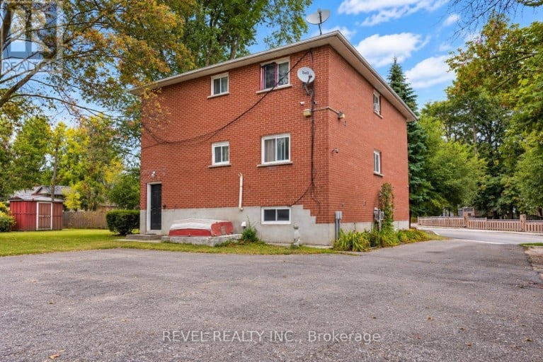 138 INNISFIL STREET, Barrie (Sanford), Ontario, L4N3E7