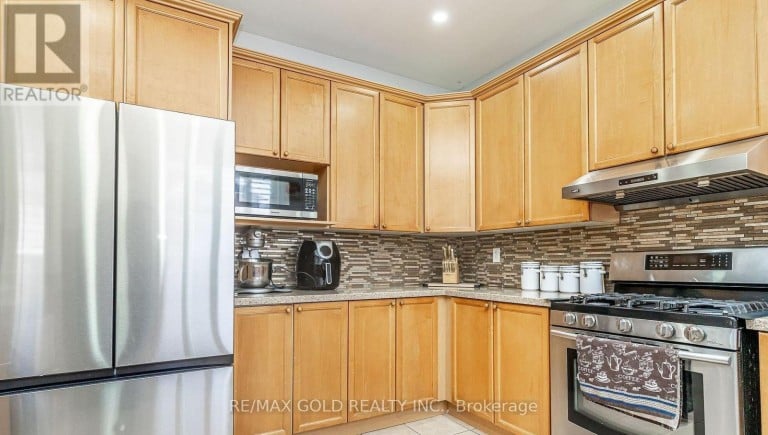 7 BETTEY ROAD, Brampton (Vales of Castlemore), Ontario, L6P1S9