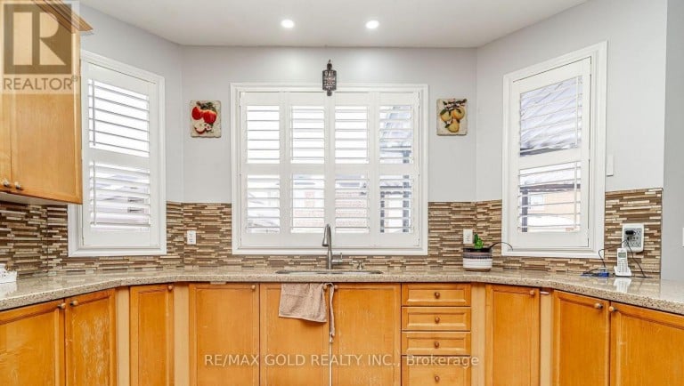 7 BETTEY ROAD, Brampton (Vales of Castlemore), Ontario, L6P1S9