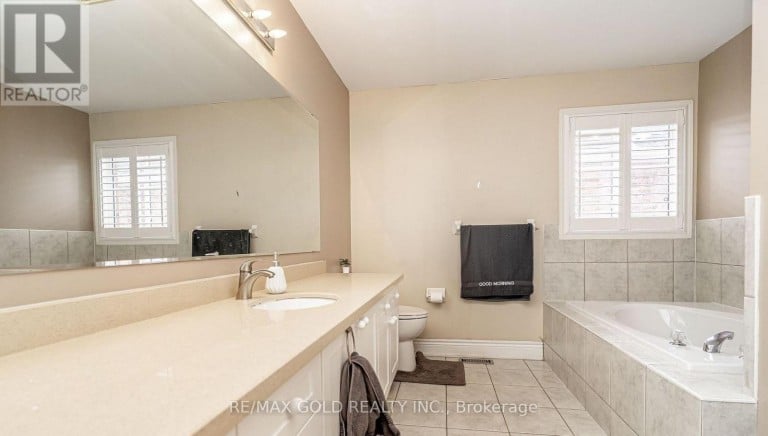 7 BETTEY ROAD, Brampton (Vales of Castlemore), Ontario, L6P1S9