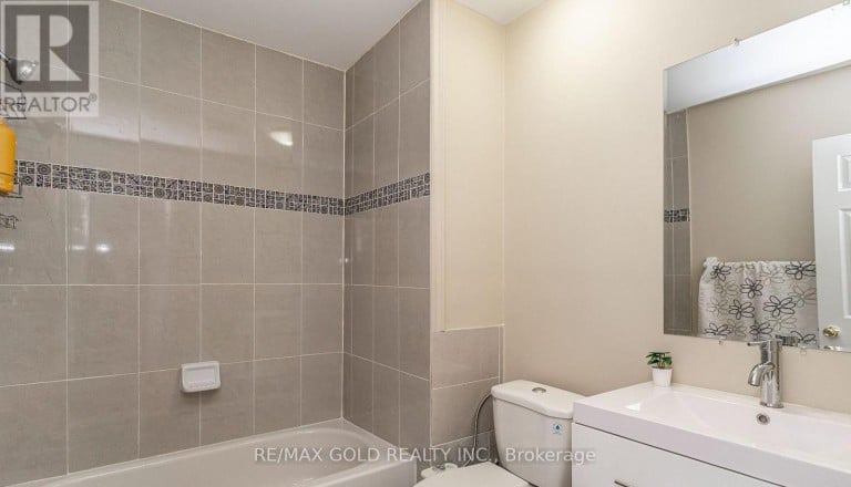 7 BETTEY ROAD, Brampton (Vales of Castlemore), Ontario, L6P1S9