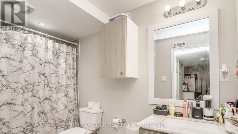 7 BETTEY ROAD, Brampton (Vales of Castlemore), Ontario, L6P1S9