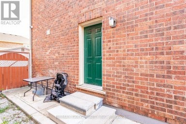 7 BETTEY ROAD Brampton (Vales of Castlemore) Ontario photo 46
