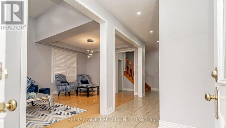 7 BETTEY ROAD, Brampton (Vales of Castlemore), Ontario, L6P1S9