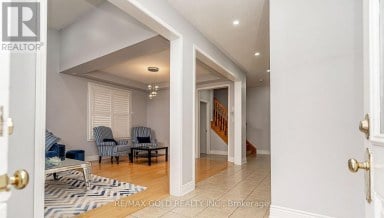 7 BETTEY ROAD Brampton (Vales of Castlemore) Ontario photo 8