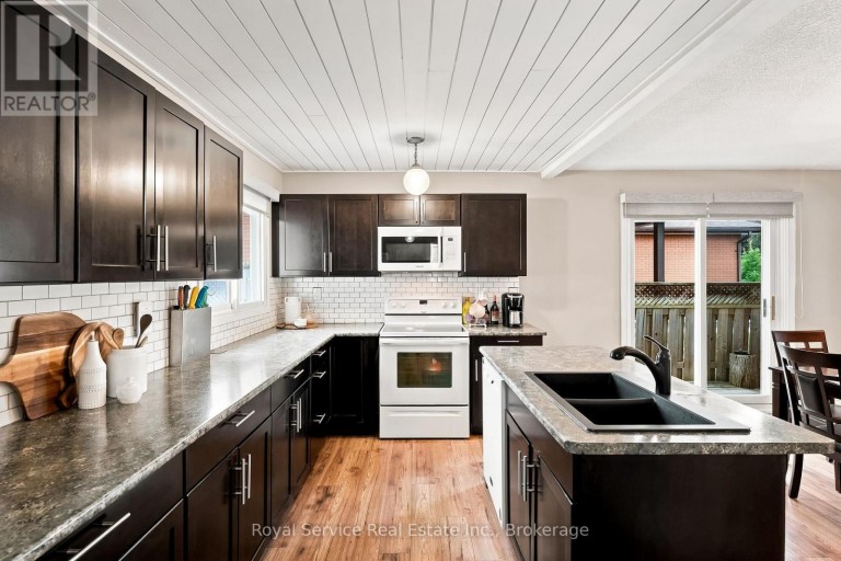 640 HILLCROFT STREET, Oshawa (Eastdale), Ontario, L1G7K6