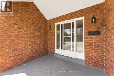 640 HILLCROFT STREET Oshawa (Eastdale) Ontario photo 3