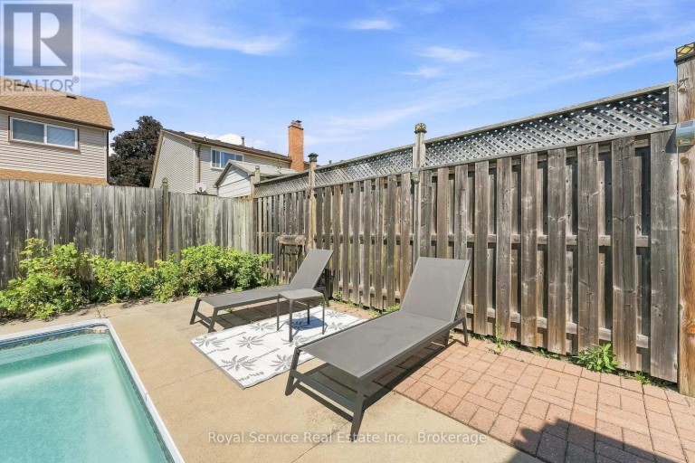 640 HILLCROFT STREET, Oshawa (Eastdale), Ontario, L1G7K6