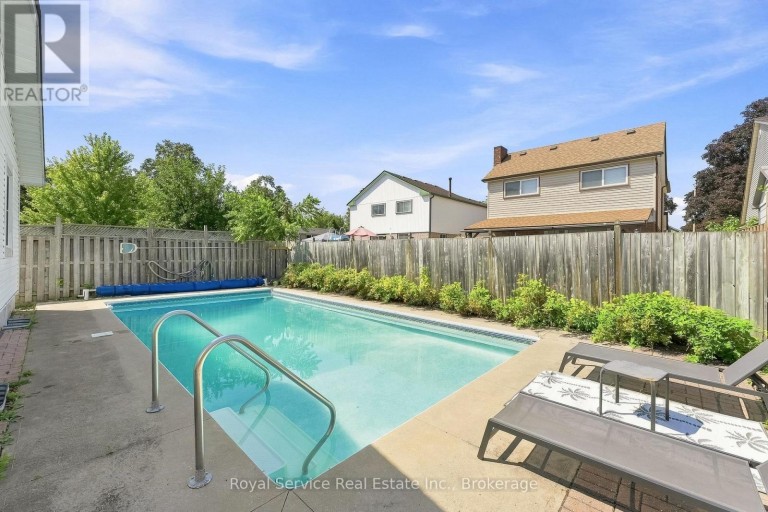 640 HILLCROFT STREET, Oshawa (Eastdale), Ontario, L1G7K6
