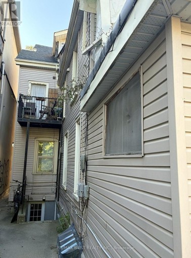 124 BALDWIN STREET, Toronto (Kensington-Chinatown), Ontario, M5T1L6