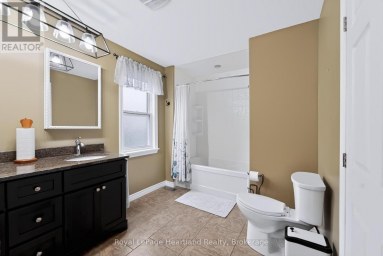 54 TRAFALGAR STREET Goderich (Goderich (Town)) Ontario photo 20