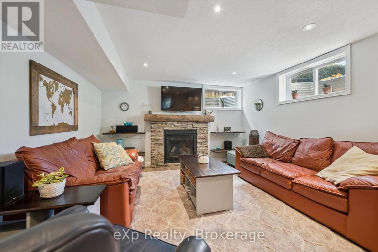 128 KEATING DRIVE, Centre Wellington (Elora/Salem), Ontario, N0B1S0