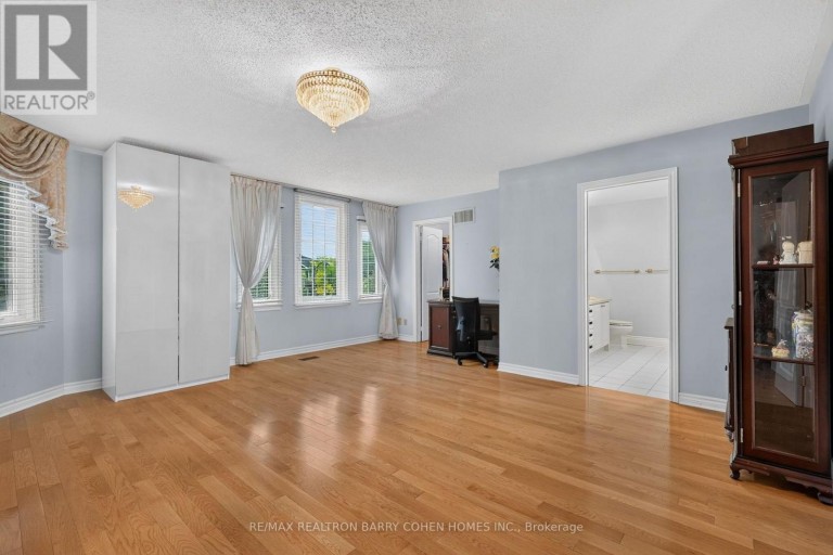 50 OAKHURST DRIVE, Vaughan (Beverley Glen), Ontario, L4J7V3
