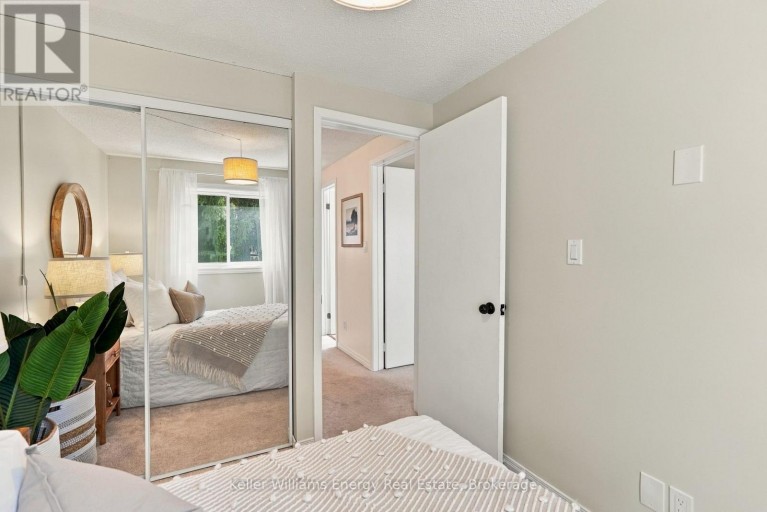 6 OVERBANK DRIVE, Oshawa (McLaughlin), Ontario, L1J7X9
