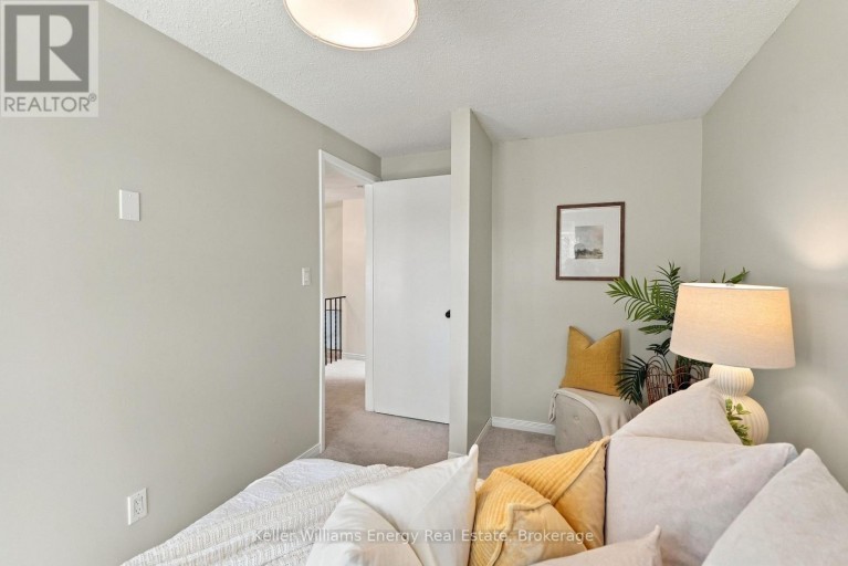 6 OVERBANK DRIVE, Oshawa (McLaughlin), Ontario, L1J7X9