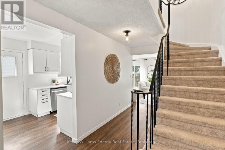 6 OVERBANK DRIVE, Oshawa (McLaughlin), Ontario, L1J7X9