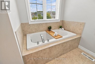 884 REEVES AVENUE London North (North I) Ontario photo 29