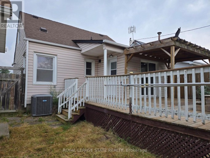 325 SIMPSON AVENUE, Welland (Lincoln/Crowland), Ontario, L3B4Y7