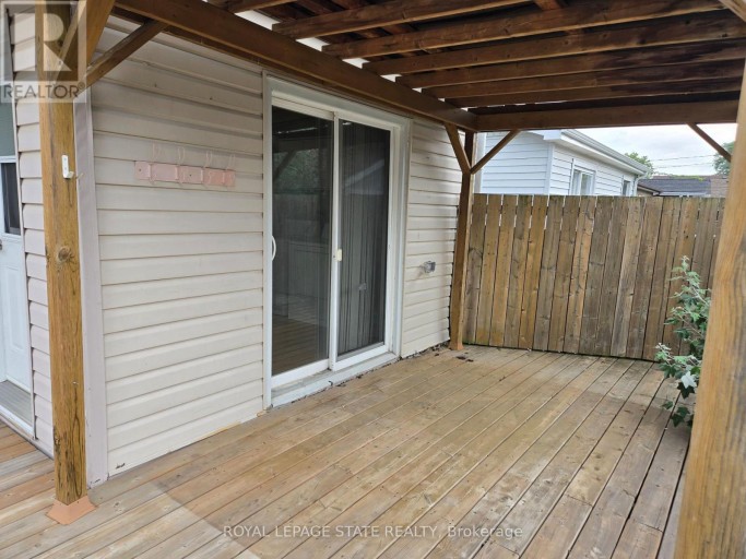 325 SIMPSON AVENUE, Welland (Lincoln/Crowland), Ontario, L3B4Y7